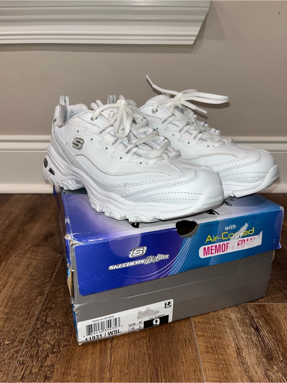 Women’s White Memory Foam Sketchers D’lites Fresh Start